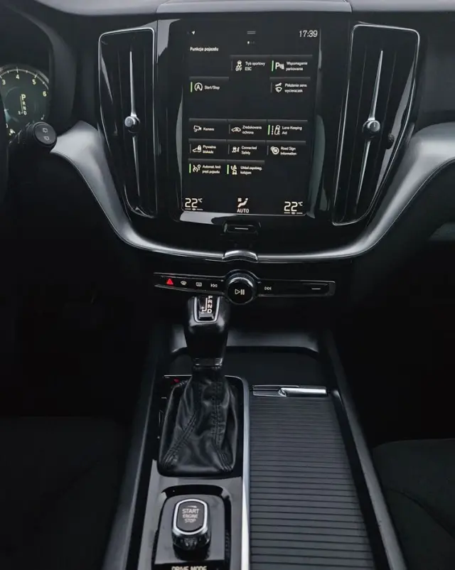 VOLVO XC 60 T4 Momentum Pro