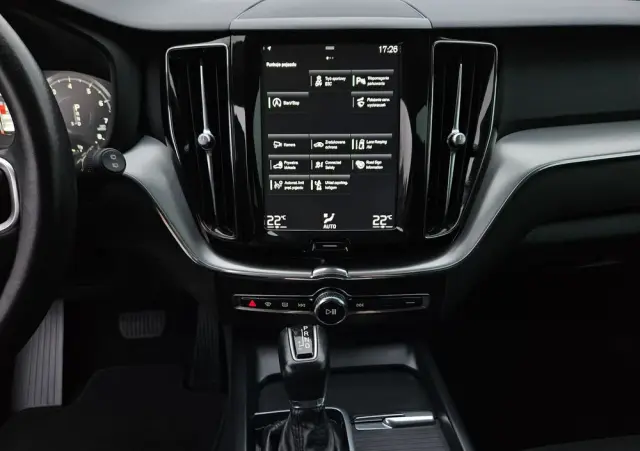 VOLVO XC 60 T4 Momentum Pro