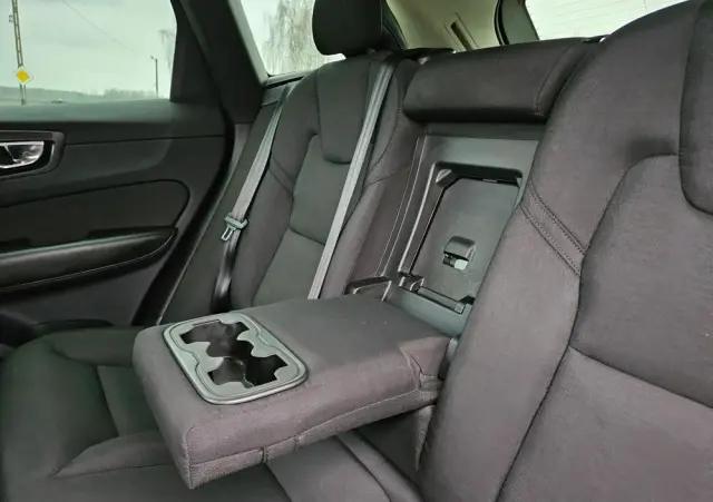 VOLVO XC 60 T4 Momentum Pro