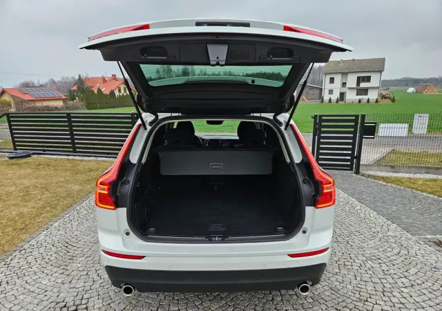 VOLVO XC 60 T4 Momentum Pro