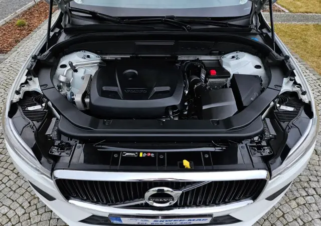 VOLVO XC 60 T4 Momentum Pro