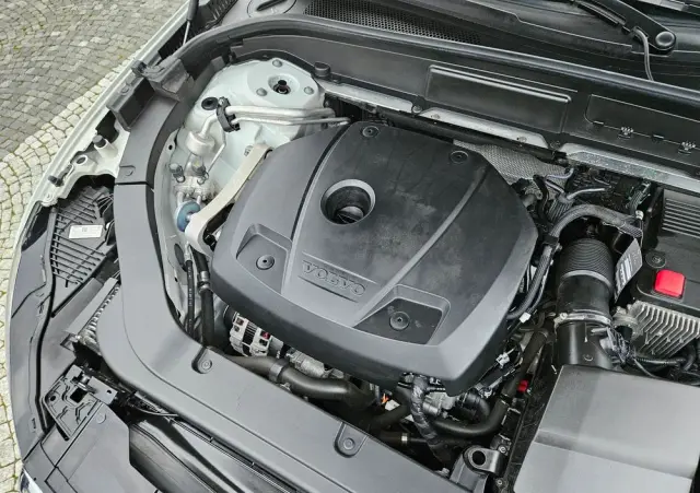 VOLVO XC 60 T4 Momentum Pro