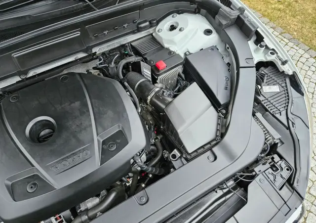 VOLVO XC 60 T4 Momentum Pro