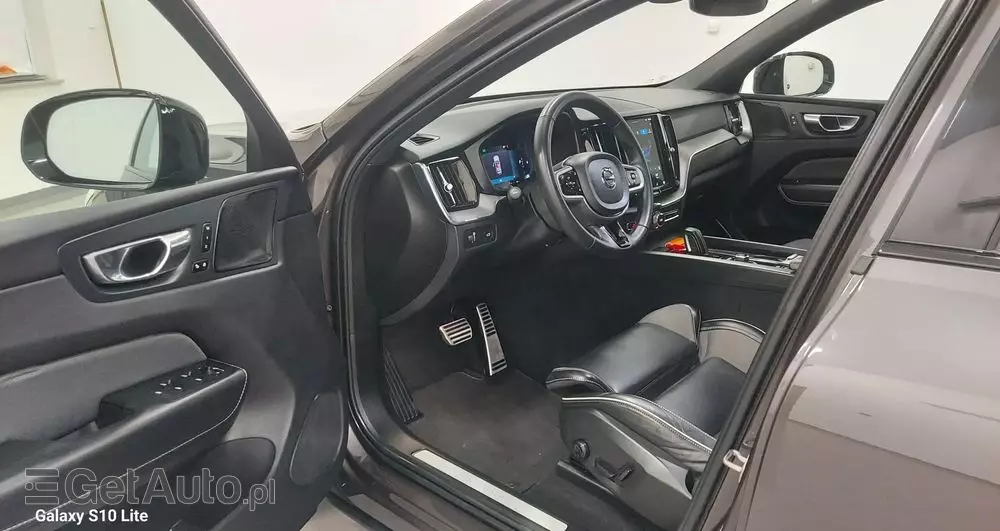 VOLVO XC 60 B4 D Plus Dark