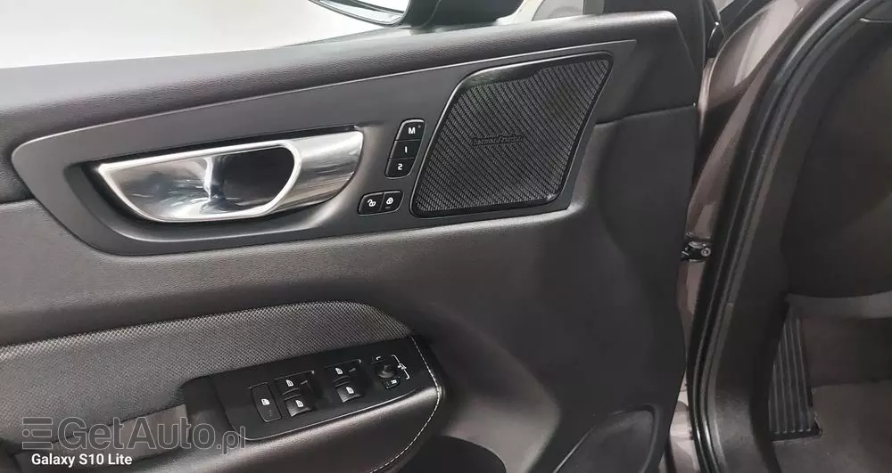 VOLVO XC 60 B4 D Plus Dark