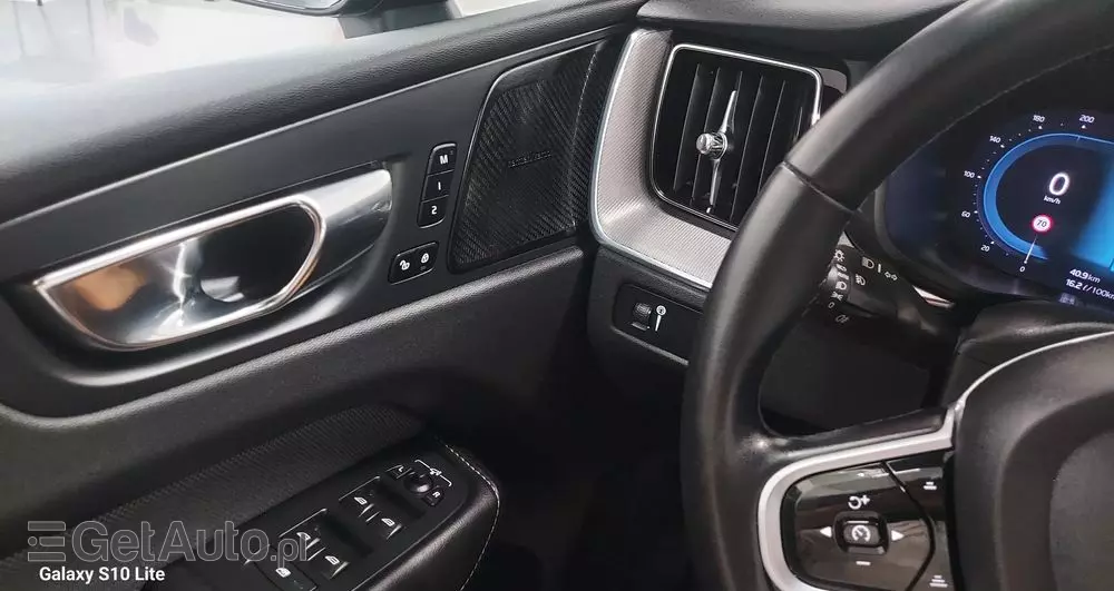 VOLVO XC 60 B4 D Plus Dark