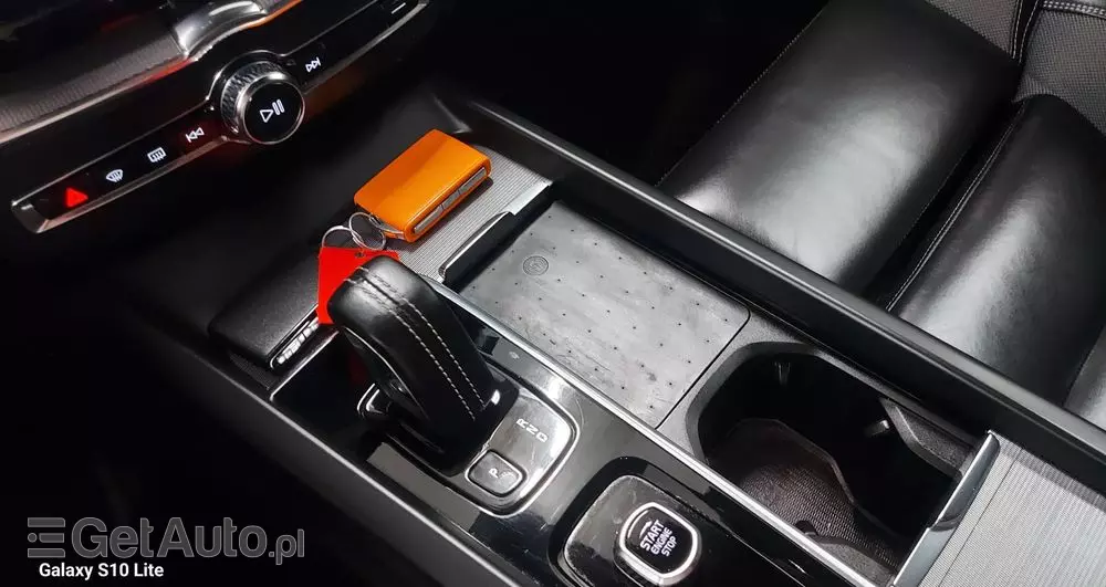 VOLVO XC 60 B4 D Plus Dark