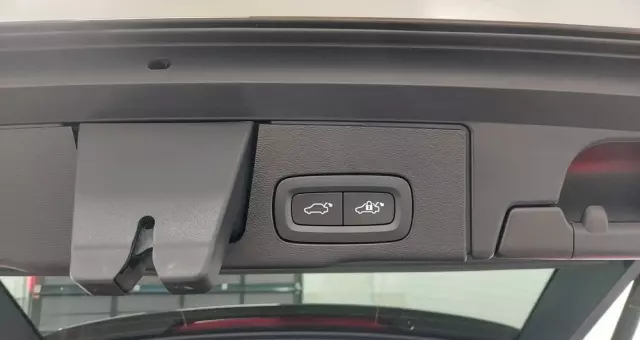 VOLVO XC 60 B4 D Plus Dark