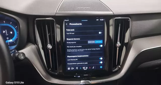 VOLVO XC 60 B4 D Plus Dark