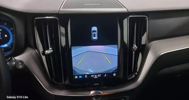 VOLVO XC 60 B4 D Plus Dark