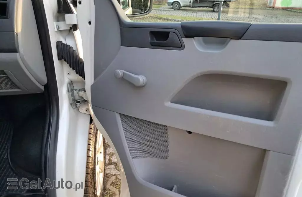 VOLKSWAGEN TRANSPORTER 