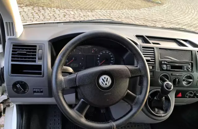 VOLKSWAGEN TRANSPORTER 