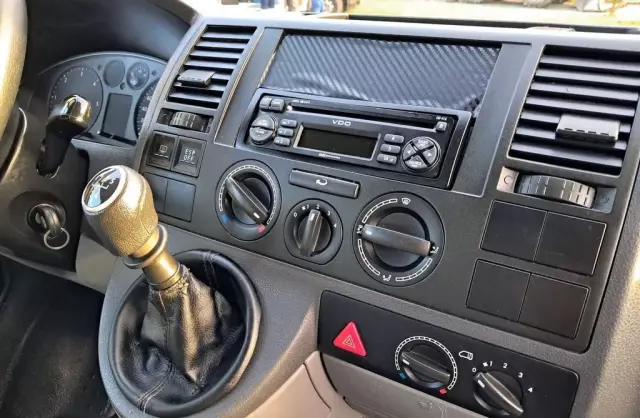 VOLKSWAGEN TRANSPORTER 