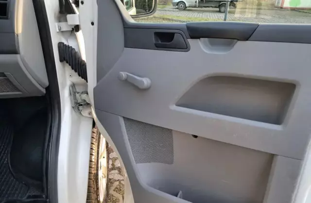 VOLKSWAGEN TRANSPORTER 