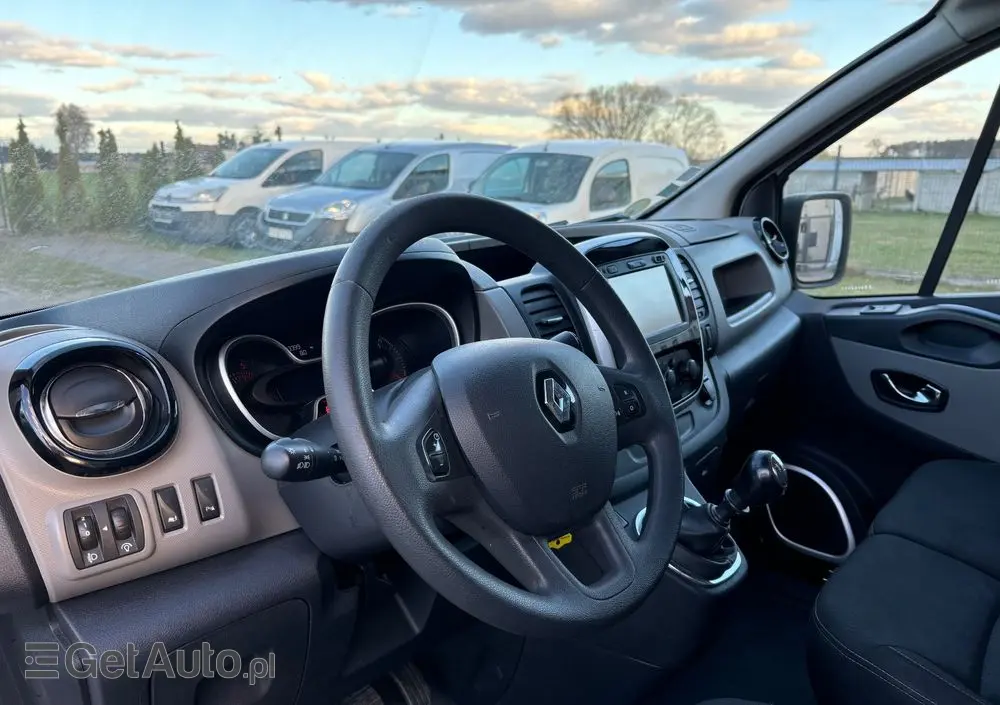 RENAULT Trafic 