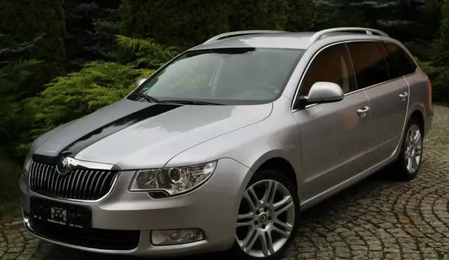 SKODA Superb 