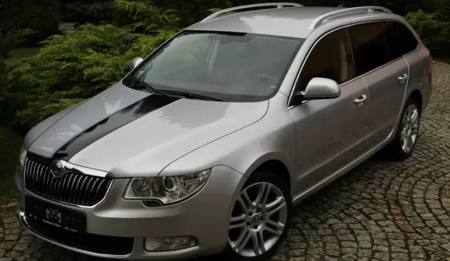 SKODA Superb 