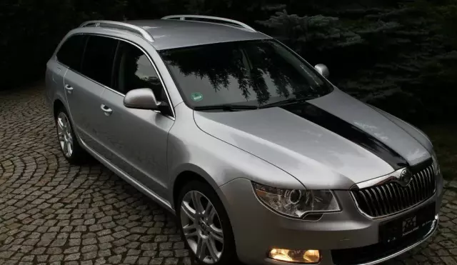 SKODA Superb 