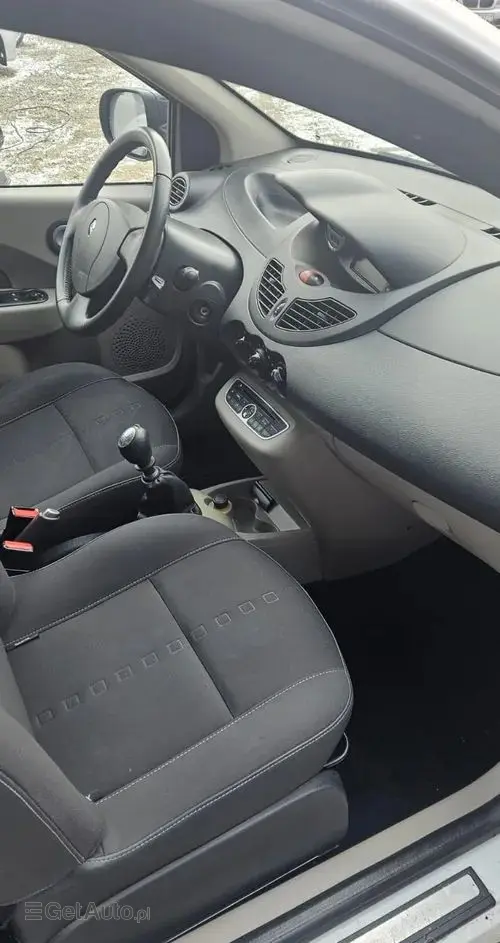 RENAULT Twingo 
