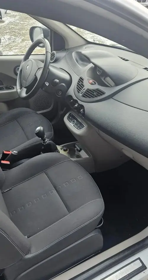 RENAULT Twingo 