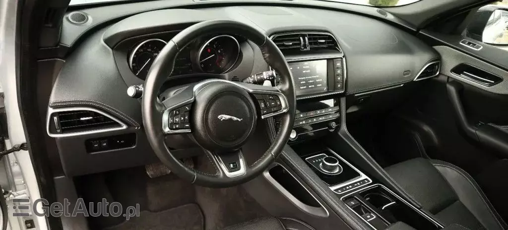 JAGUAR F-pace 