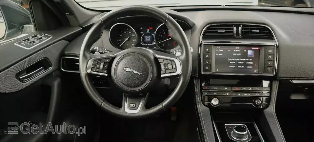 JAGUAR F-pace 