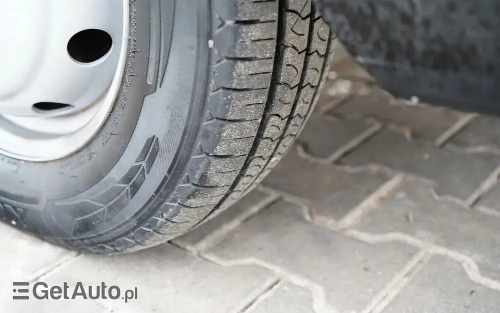 NISSAN CABSTAR / ZWYŻKA 20 METRÓW / GSR E200TE4 /  BLIŹNIAK / UDŹWIG - 200 kg / 4 PODPORY 