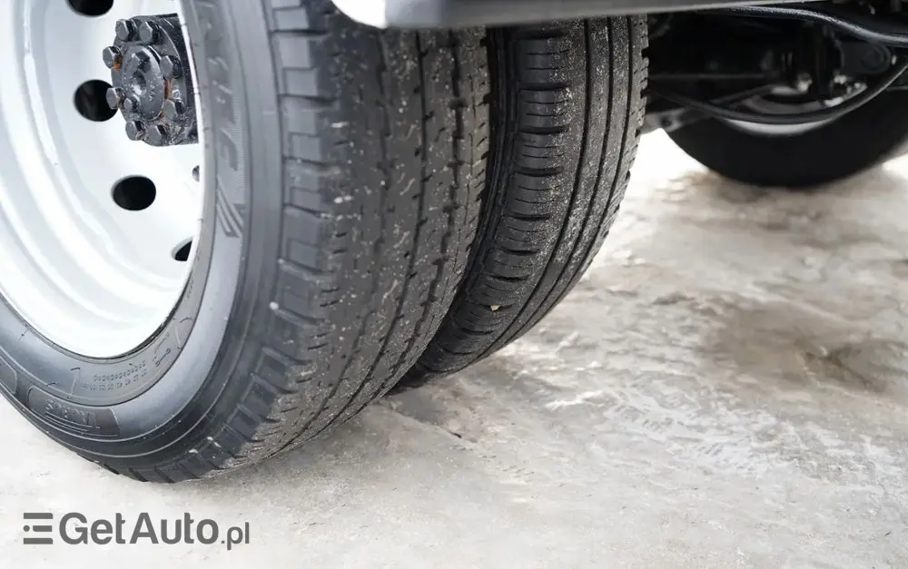 NISSAN CABSTAR / ZWYŻKA 20 METRÓW / GSR E200TE4 /  BLIŹNIAK / UDŹWIG - 200 kg / 4 PODPORY 