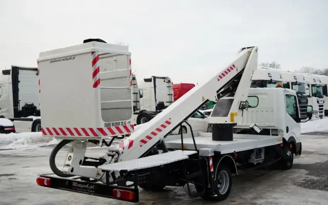 NISSAN CABSTAR / ZWYŻKA 20 METRÓW / GSR E200TE4 /  BLIŹNIAK / UDŹWIG - 200 kg / 4 PODPORY 