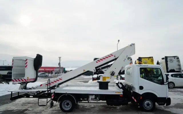 NISSAN CABSTAR / ZWYŻKA 20 METRÓW / GSR E200TE4 /  BLIŹNIAK / UDŹWIG - 200 kg / 4 PODPORY 