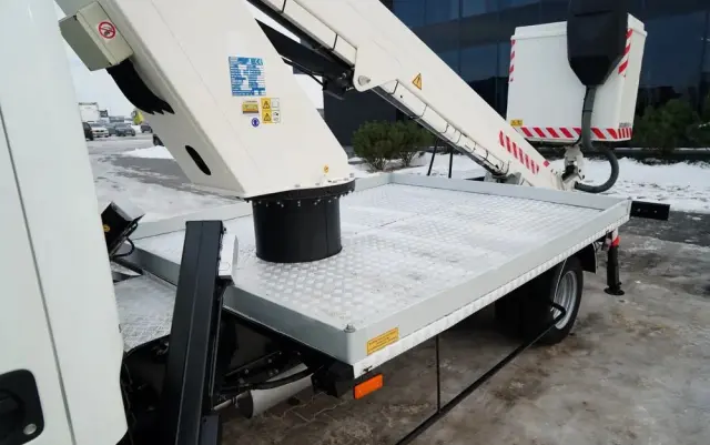 NISSAN CABSTAR / ZWYŻKA 20 METRÓW / GSR E200TE4 /  BLIŹNIAK / UDŹWIG - 200 kg / 4 PODPORY 