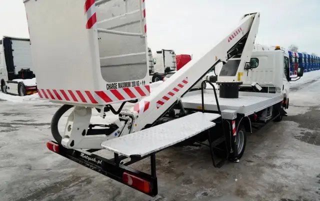 NISSAN CABSTAR / ZWYŻKA 20 METRÓW / GSR E200TE4 /  BLIŹNIAK / UDŹWIG - 200 kg / 4 PODPORY 