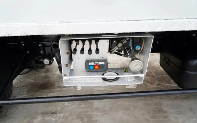 NISSAN CABSTAR / ZWYŻKA 20 METRÓW / GSR E200TE4 /  BLIŹNIAK / UDŹWIG - 200 kg / 4 PODPORY 