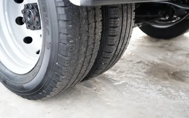 NISSAN CABSTAR / ZWYŻKA 20 METRÓW / GSR E200TE4 /  BLIŹNIAK / UDŹWIG - 200 kg / 4 PODPORY 