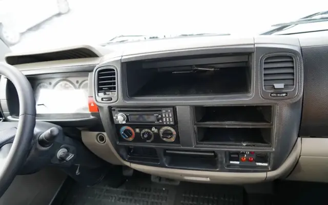 NISSAN CABSTAR / ZWYŻKA 20 METRÓW / GSR E200TE4 /  BLIŹNIAK / UDŹWIG - 200 kg / 4 PODPORY 