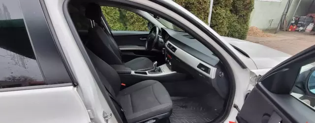 BMW Seria 3 320i (170 KM)