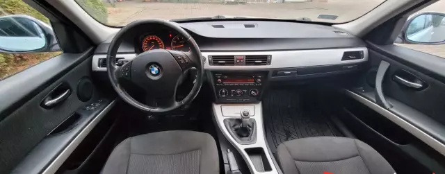 BMW Seria 3 320i (170 KM)