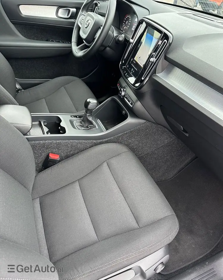 VOLVO XC 40 T3 Momentum Pro