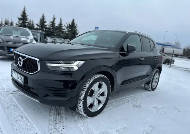 VOLVO XC 40 T3 Momentum Pro