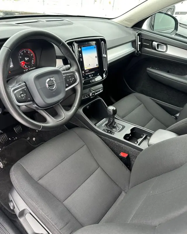 VOLVO XC 40 T3 Momentum Pro