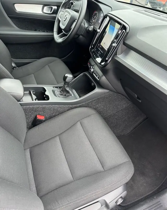 VOLVO XC 40 T3 Momentum Pro