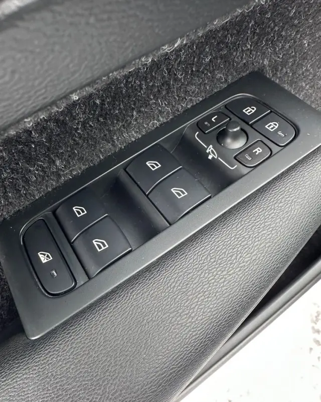 VOLVO XC 40 T3 Momentum Pro