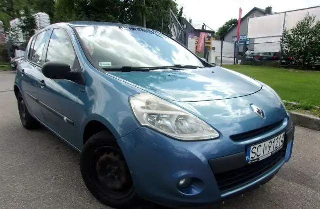 RENAULT Clio 