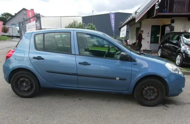 RENAULT Clio 
