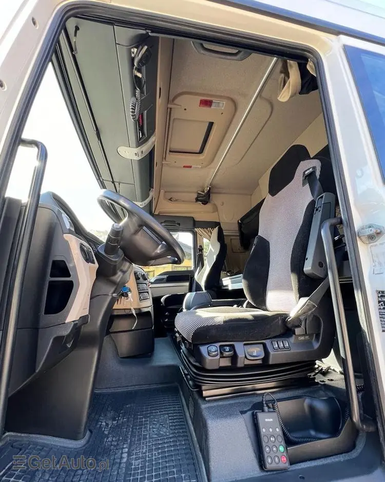 MAN 26.460 TGX skrzyniowy z HDS ATLAS 165, 518 t.km. 