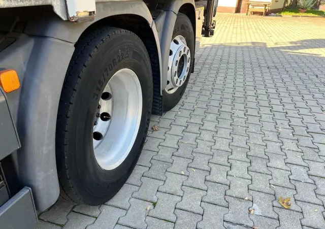 MAN 26.460 TGX skrzyniowy z HDS ATLAS 165, 518 t.km. 