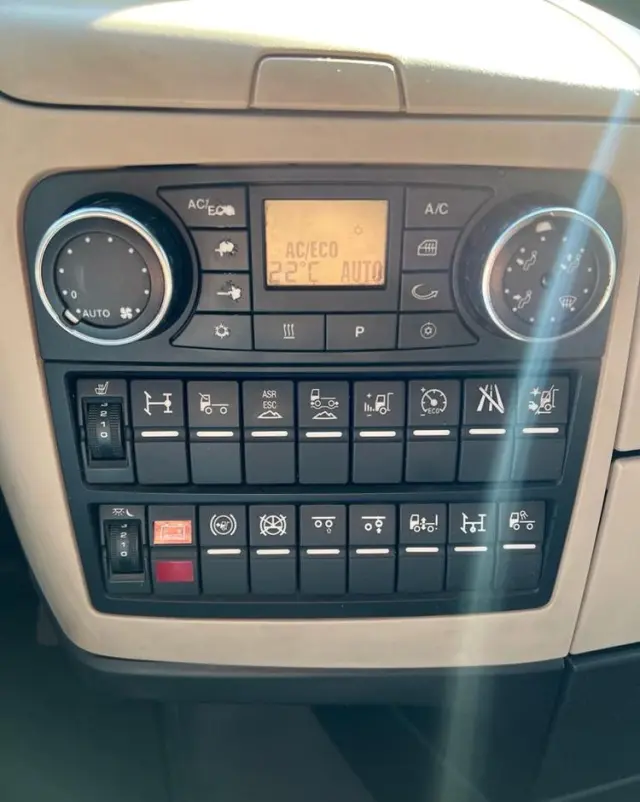 MAN 26.460 TGX skrzyniowy z HDS ATLAS 165, 518 t.km. 