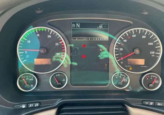 MAN 26.460 TGX skrzyniowy z HDS ATLAS 165, 518 t.km. 