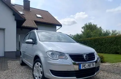 VOLKSWAGEN Touran 