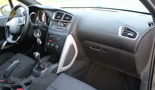 DS 4 